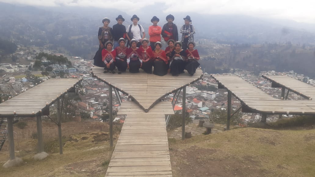 Niños en plataforma
